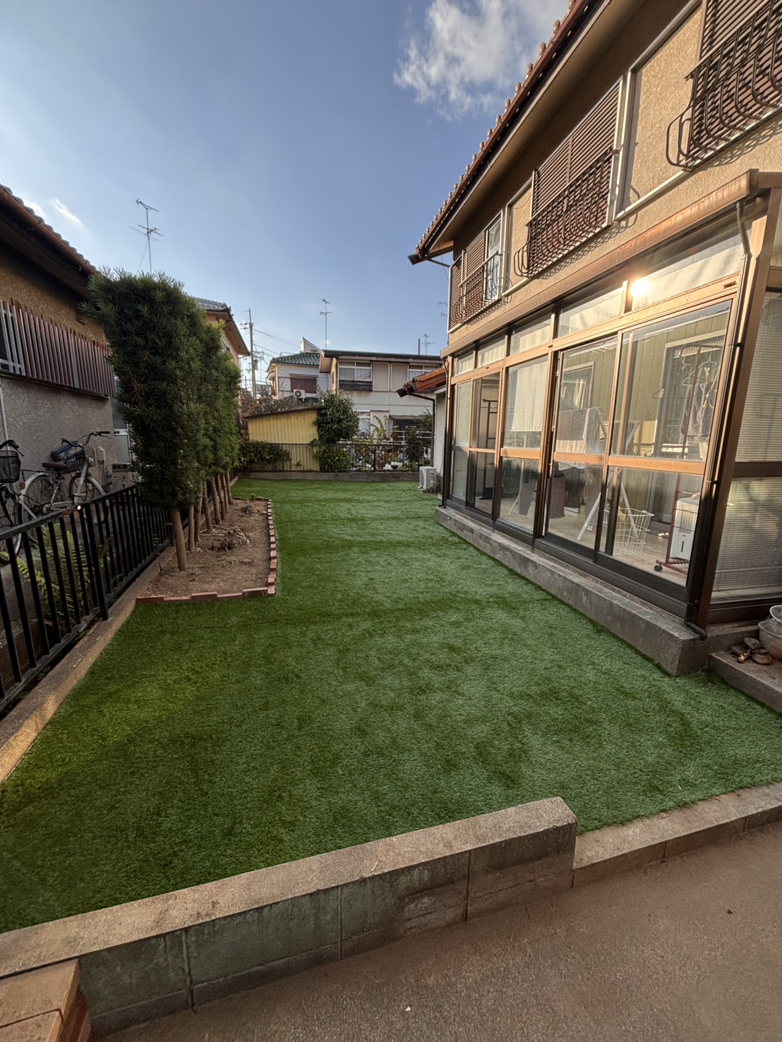 大阪 人工芝：株式会社ENISIAの人工芝作業レポート